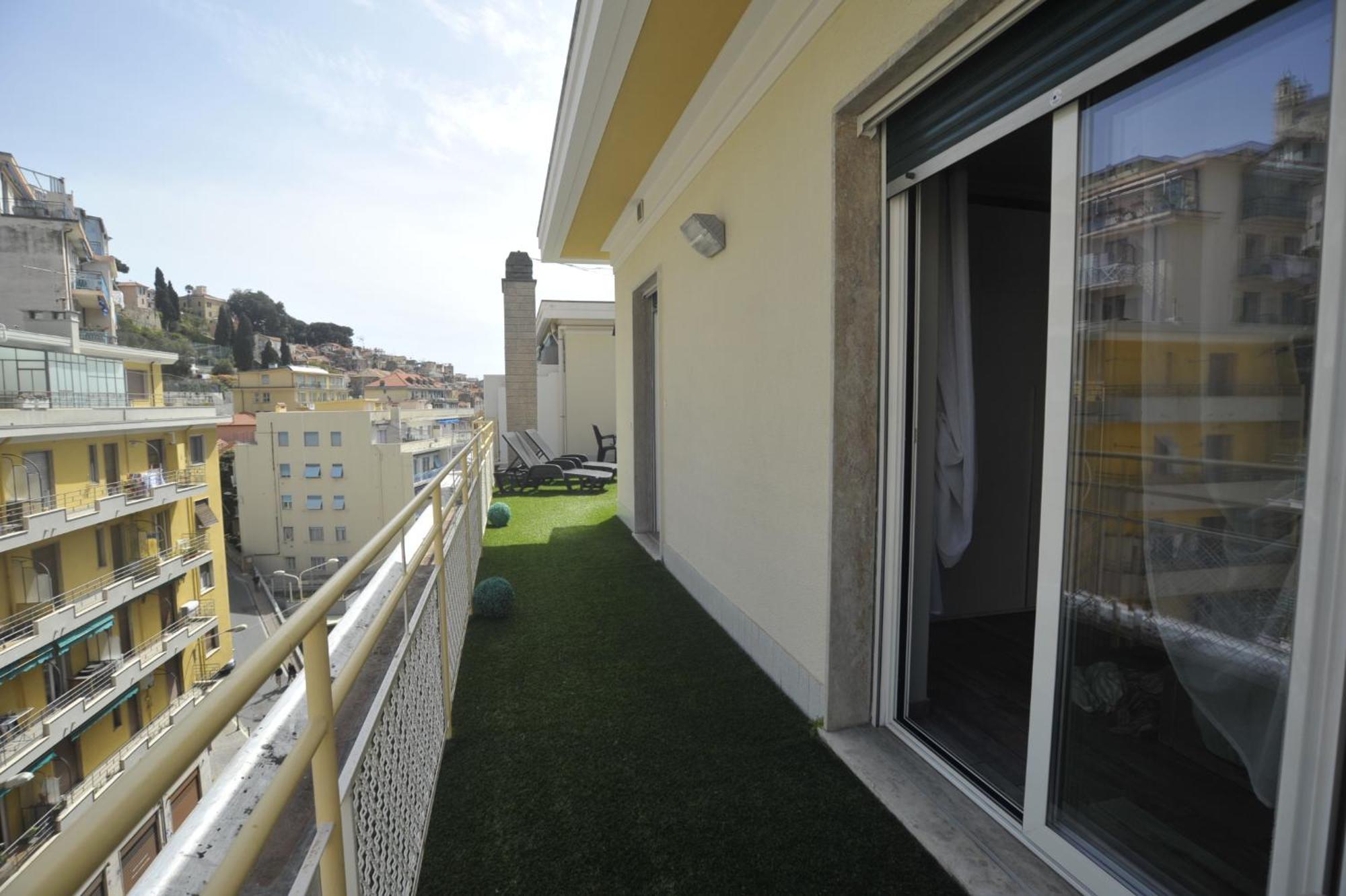 Casa Rosa Lucia Centrale Con Parcheggio Sanremo Exterior photo